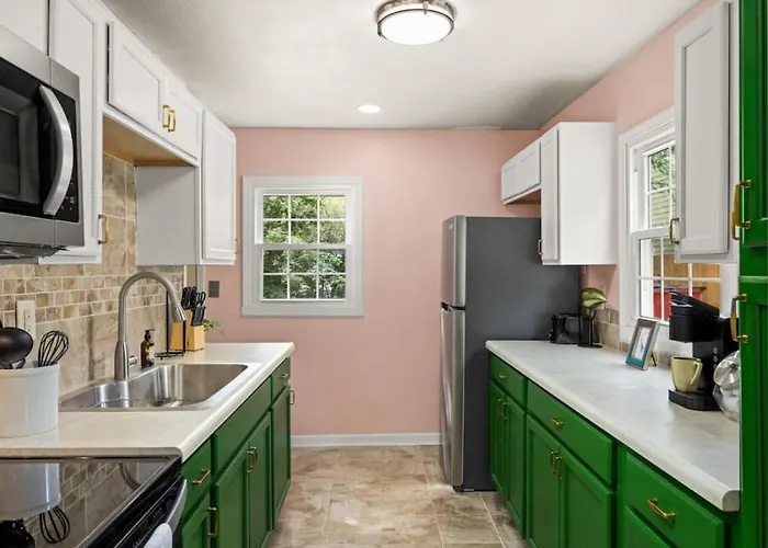 Art Deco Oasis A Stylish Retreat Peoria Heights